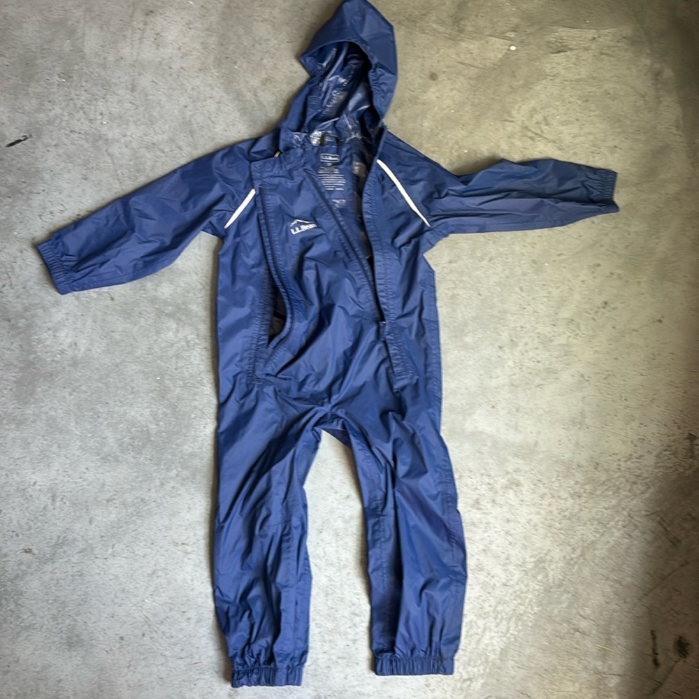 Llbean 3T one piece light weight rain suit. ☔️